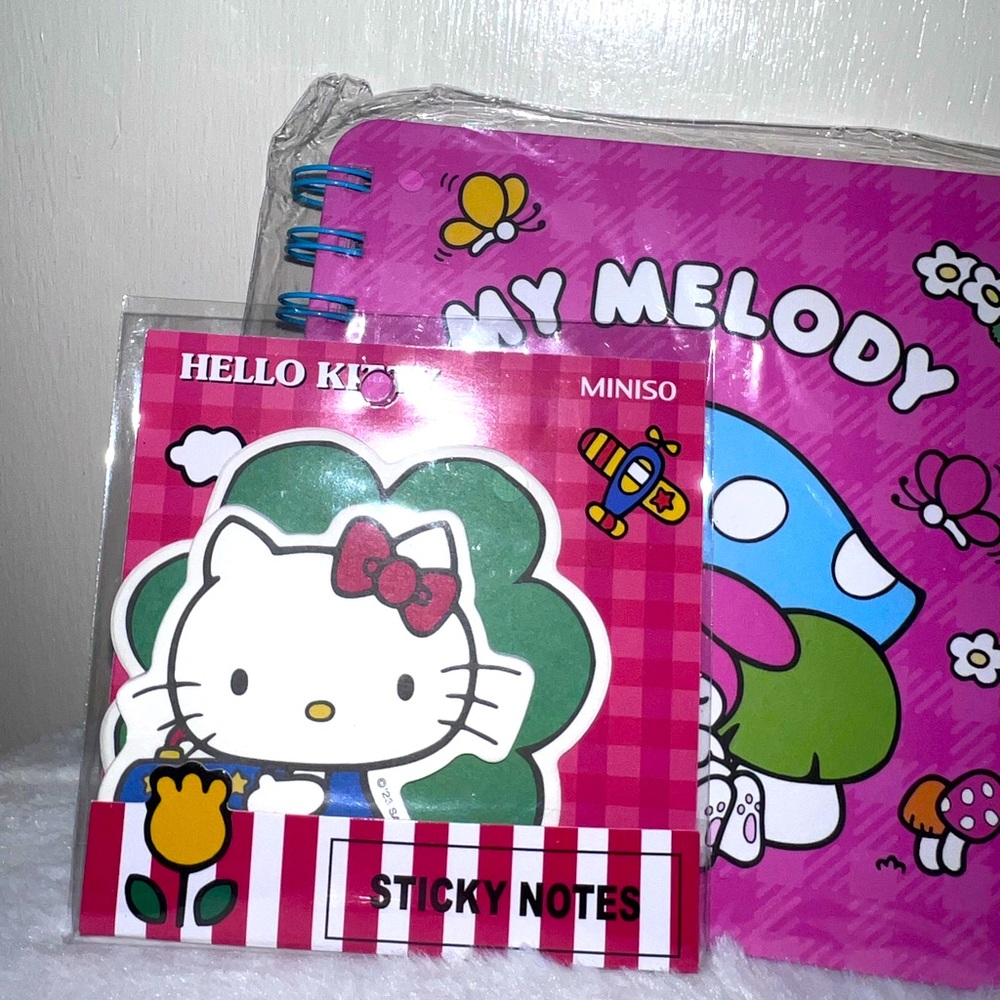 Hello Kitty Bundle - Picture 6 of 12